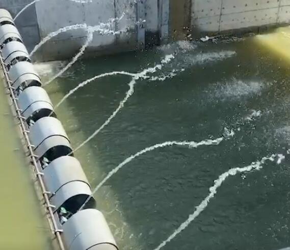 鋼壩一維噴泉  